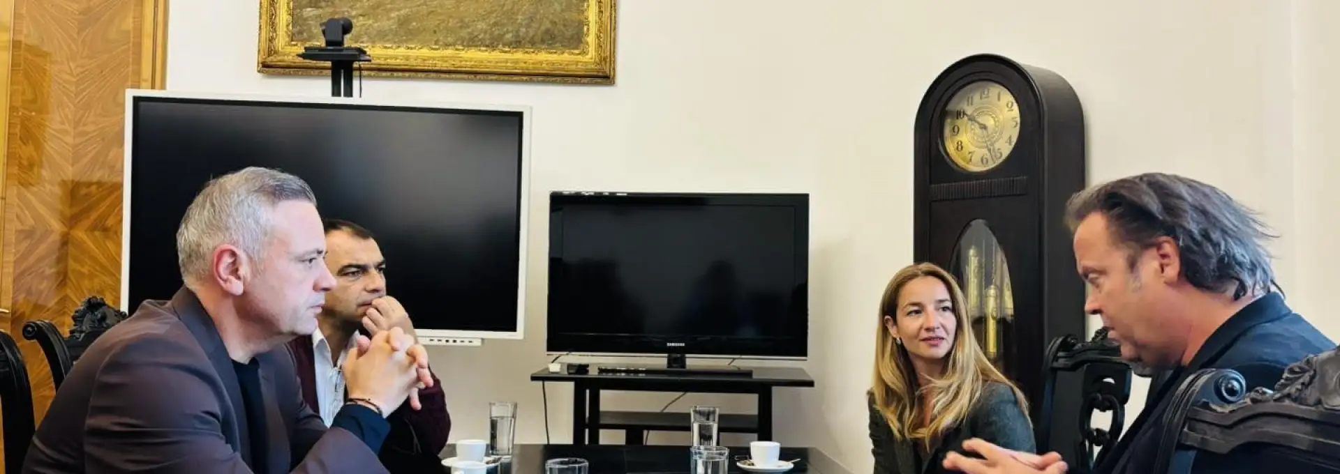 Foto Ministrul Florin Barbu, întâlnire cu jurnalistul britanic Charlie Ottley: „Vom colabora pentru sprijinirea satului românesc”