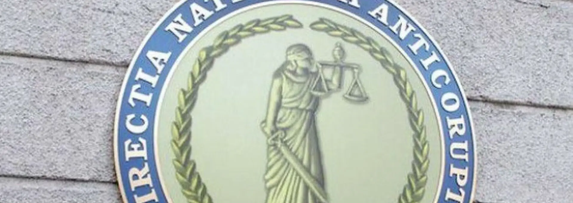 Foto Avocat din Olt, prins în flagrant de DNA pentru trafic de influență: 30.000 de euro pentru angajări fictive
