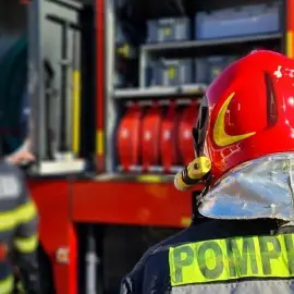 Foto Ţeavă de gaze fisurată în timpul unor lucrări pe Aleea Înfrăţirii. Alimentarea cu gaze a fost oprită