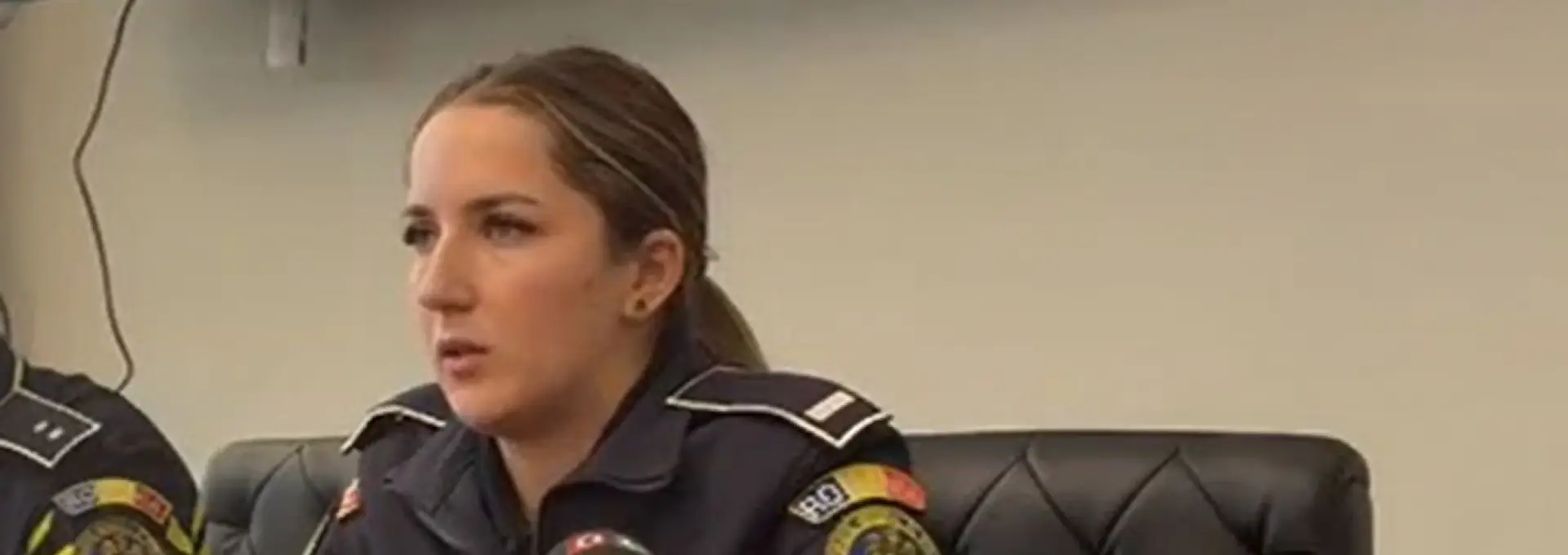 Foto Mărturia poliţistei din Slatina trase de păr şi agresate, când încerca să încătuşeze un bărbat: „Am fost lovită, astfel de evenimente se pot întâmpla” (VIDEO)