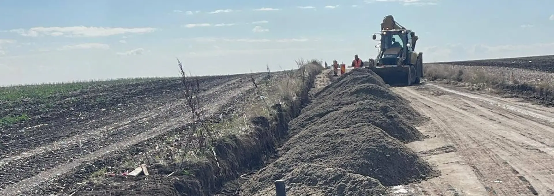 Foto Consiliul Județean Olt continuă investițiile în infrastructură, în ciuda blocajului de la Guvernul Bolojan. Lucrările la trei drumuri județene, finanțate din bugetul local