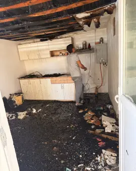 Foto Apel umanitar: O familie cu două fetițe, din Valea Mare, a rămas fără casă în urma unui incendiu devastator