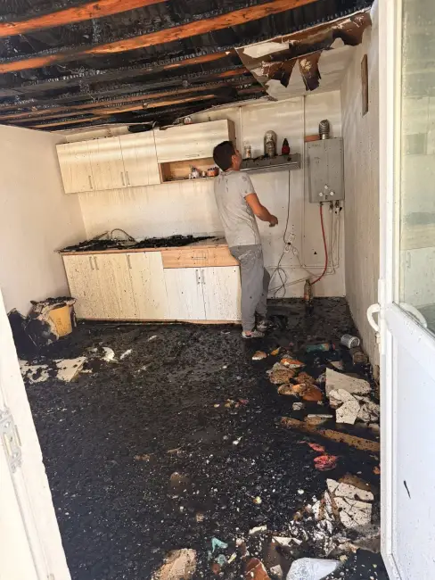 Foto Apel umanitar: O familie cu două fetițe, din Valea Mare, a rămas fără casă în urma unui incendiu devastator