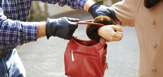 Foto Creștere alarmantă a furturilor din buzunare și autoturisme în județul Olt, în pofida scăderii generale a infracționalității