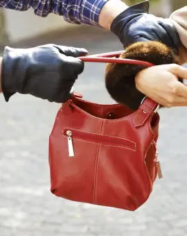 Foto Creștere alarmantă a furturilor din buzunare și autoturisme în județul Olt, în pofida scăderii generale a infracționalității