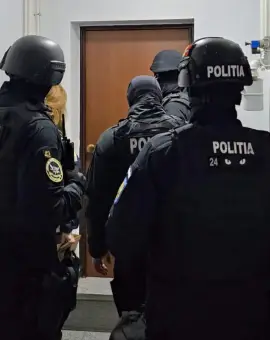 Foto Percheziţii în Olt, Dolj şi Sibiu, într-un dosar privind fişe medicale eliberate ilegal (VIDEO)