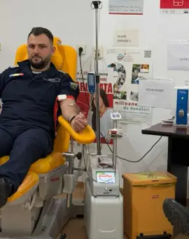 Foto Jandarmii olteni s-au alăturat campaniei „Donează sânge! Salvează o viaţă!”