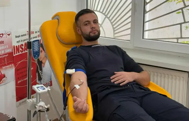 Foto Jandarmii olteni s-au alăturat campaniei „Donează sânge! Salvează o viaţă!”