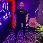 Foto A început judecata pentru bătăușul lui De Mezzo, Eduard Fierăscu, acuzat că l-a atacat pe consilierul județean Ciprian Alexe