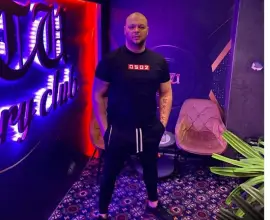 Foto A început judecata pentru bătăușul lui De Mezzo, Eduard Fierăscu, acuzat că l-a atacat pe consilierul județean Ciprian Alexe