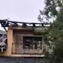 Foto VIDEO. Gospodăria fostului primar din Văleni, Ion Şofaru, cuprinsă de flăcări