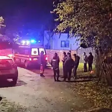 Foto O femeie a fost înjunghiată de 15 ori, în prezenţa copilului, de către soţ. Anchete la IPJ şi Parchet după comiterea omorului