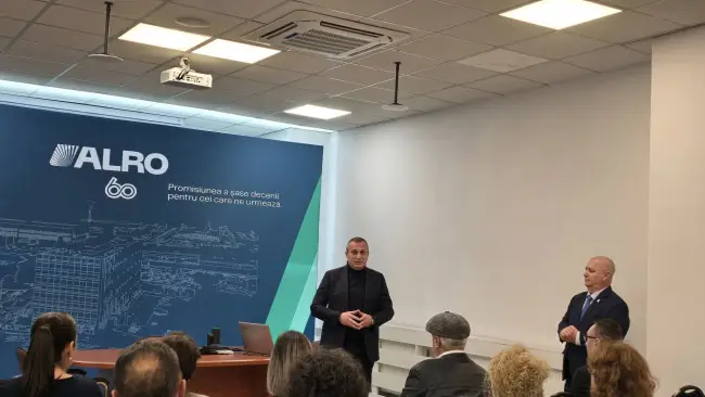 Foto Două ambulanțe noi, donate de ALRO Spitalului Județean de Urgență Slatina