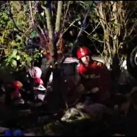 Foto Maşina căzută în canalul de deversare de pe strada Banului, din Slatina, era condusă de o femeie de 49 de ani, din Coteana