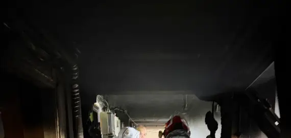 Foto 15 garsoniere afectate, în urma deflagraţiei produse în blocul din Balş