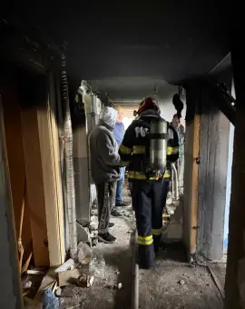 Foto 15 garsoniere afectate, în urma deflagraţiei produse în blocul din Balş