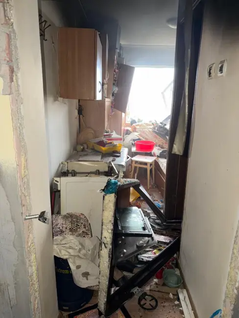 Foto 15 garsoniere afectate, în urma deflagraţiei produse în blocul din Balş