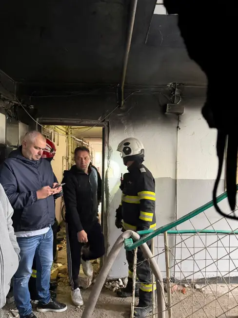 Foto 15 garsoniere afectate, în urma deflagraţiei produse în blocul din Balş