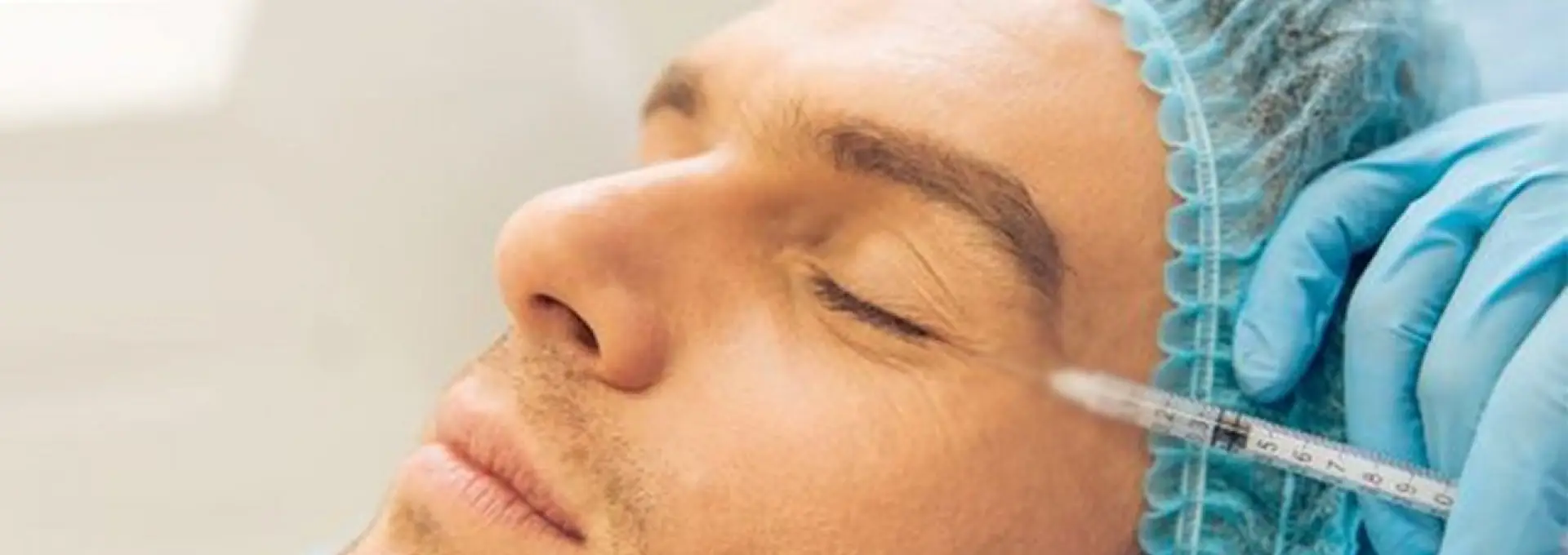 Foto Tot mai mulți bărbați aleg chirurgia estetică. Ce intervenții sunt la modă și ce preferă femeile