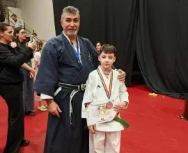 Foto Medalie de argint pentru Andrei Ştefan Dima, sportiv legitimat la GEIDO Slatina, la Campionatul Naţional de Karate Tradiţional