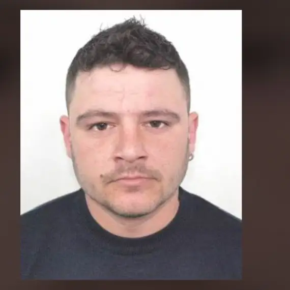 Foto Tânăr din Vulpeni, dat dispărut de către sora sa