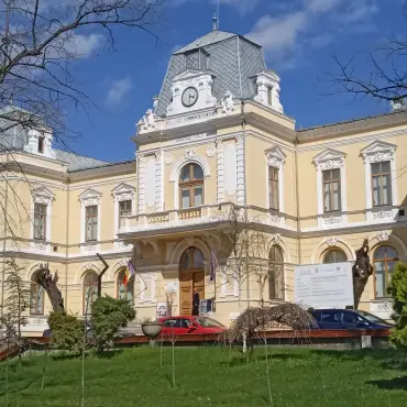 Foto Regal cultural la Muzeul Judeţean Olt - Lansare de carte şi expoziţie de artă plastică