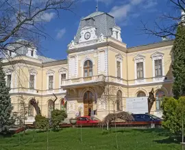 Foto Regal cultural la Muzeul Judeţean Olt - Lansare de carte şi expoziţie de artă plastică