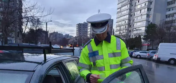 Foto Slătinean cu alcoolemie de 0,84 mg/l, depistat conducând pe o stradă din oraş