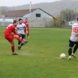 Foto Oltul Curtişoara, meci pe teren propriu cu AXI Arena. Confruntarea, pe „sintetic”