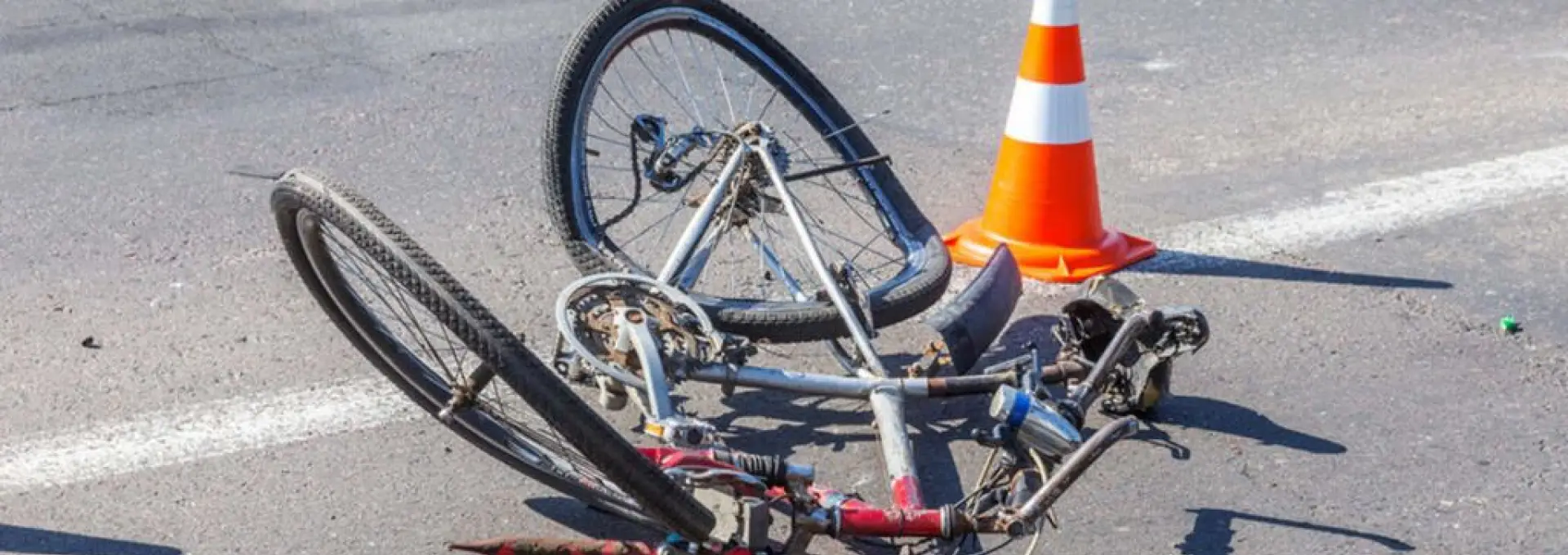 Foto Accident în Vişina. Un biciclist a fost rănit