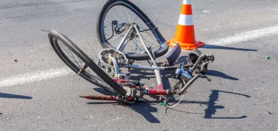 Foto Accident în Vişina. Un biciclist a fost rănit