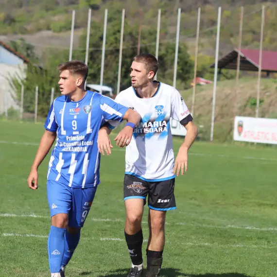 Foto Oltul Curtişoara, victorie categorică cu Axi Arena