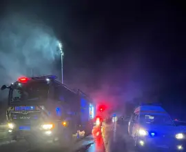 Foto Incendiu noaptea trecută, în Strejeşti. Un bărbat, de 78 de ani, salvat de pompieri