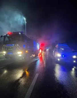 Foto Incendiu noaptea trecută, în Strejeşti. Un bărbat, de 78 de ani, salvat de pompieri