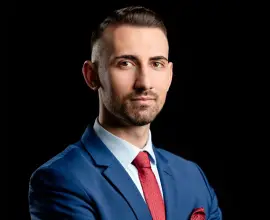 Foto Povestea lui Andrei: De la elevul „grobian” care a învins sistemul, la avocatul de succes din București (VIDEO)