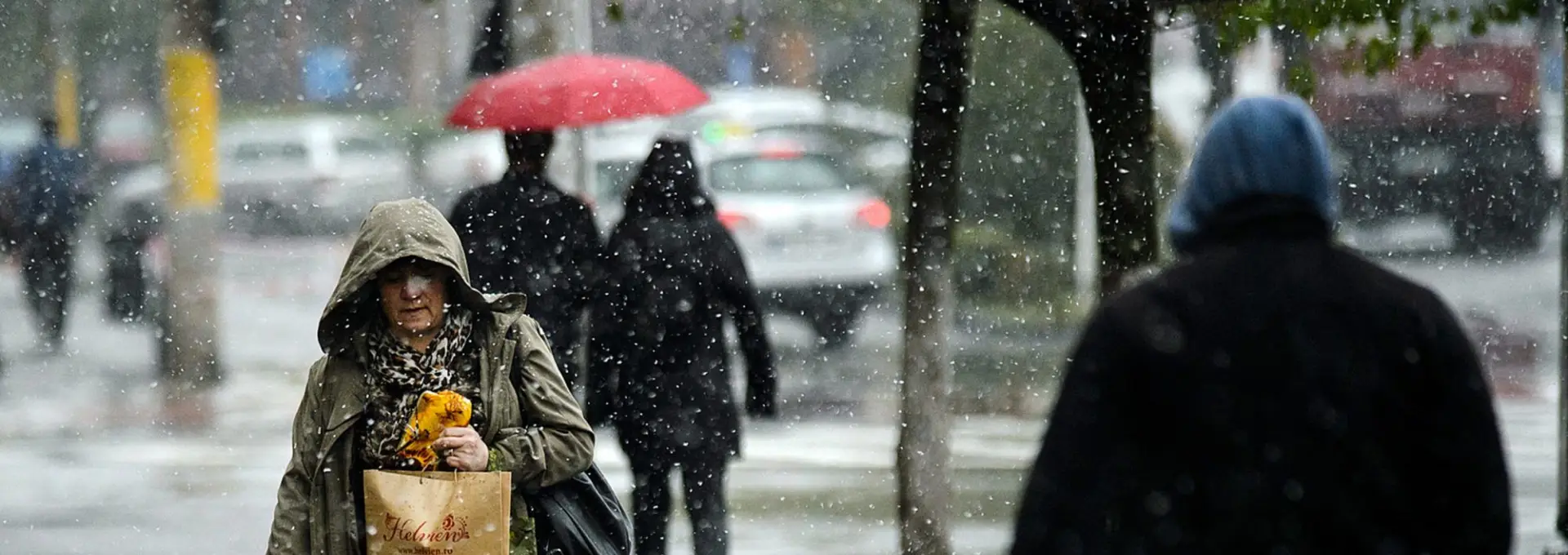 Foto Informare meteo de ploi, lapoviţă, vânt şi răcire a vremii valabilă până pe 30 noiembrie