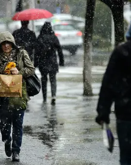 Foto Informare meteo de ploi, lapoviţă, vânt şi răcire a vremii valabilă până pe 30 noiembrie