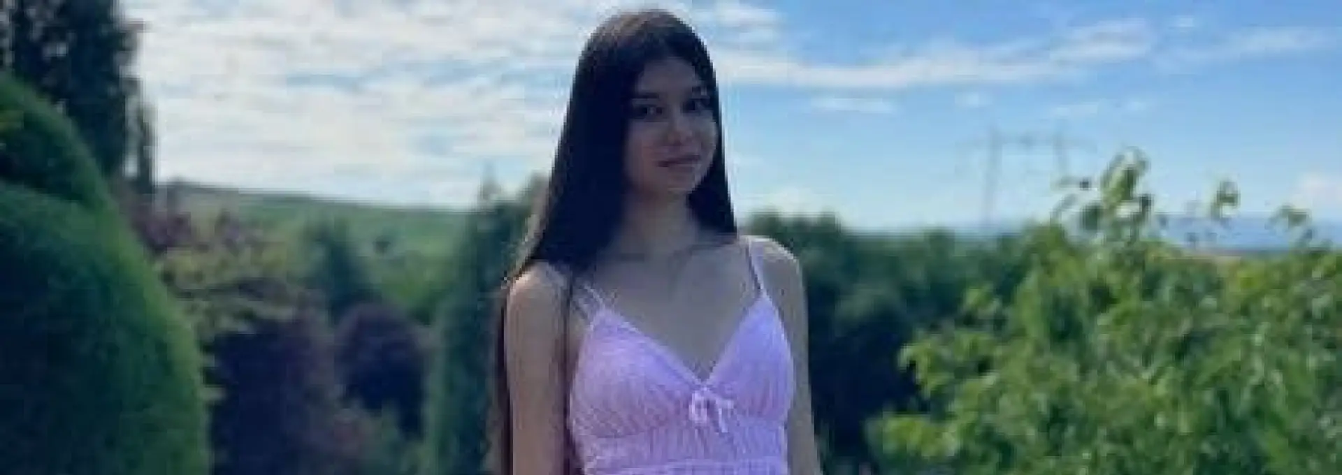 Foto Daria, o adolescentă din Iancu Jianu, care suferă de scolioză severă, are nevoie de ajutor financiar