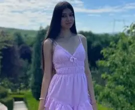 Foto Daria, o adolescentă din Iancu Jianu, care suferă de scolioză severă, are nevoie de ajutor financiar