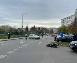 Foto Accident în Slatina. Un tânăr, aflat pe motocicletă, lovit de un autoturism