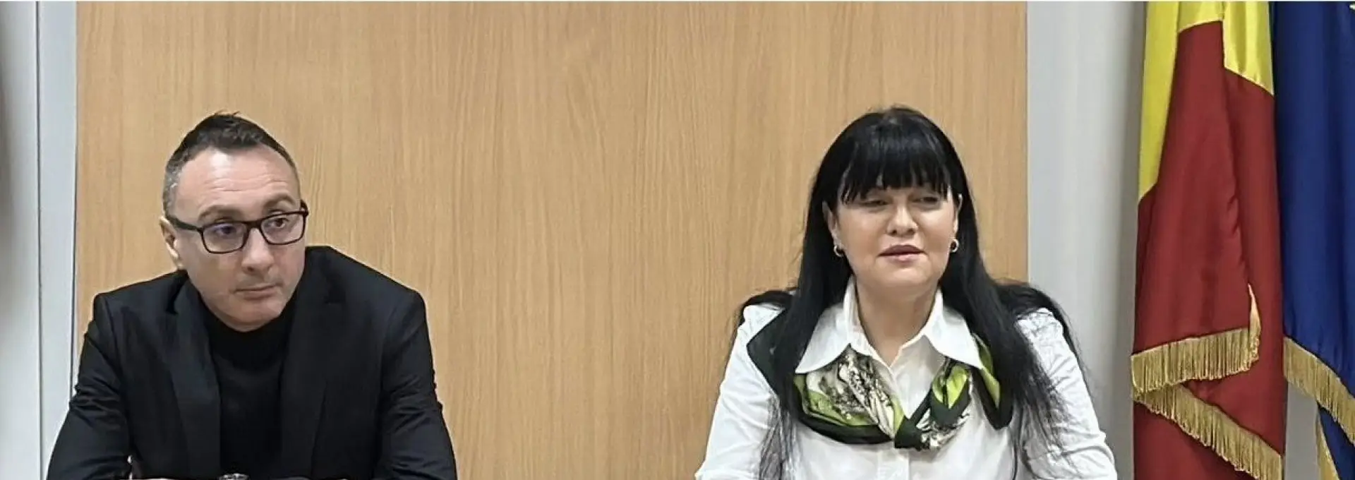 Foto Cum să alegi cel mai bun preț la energie: Prefectul Cosmin Floreanu și experții ANRE explică totul pensionarilor din Olt