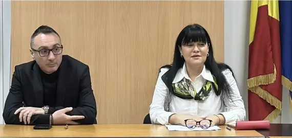 Foto Cum să alegi cel mai bun preț la energie: Prefectul Cosmin Floreanu și experții ANRE explică totul pensionarilor din Olt