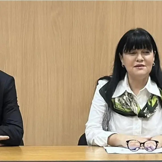 Foto Cum să alegi cel mai bun preț la energie: Prefectul Cosmin Floreanu și experții ANRE explică totul pensionarilor din Olt