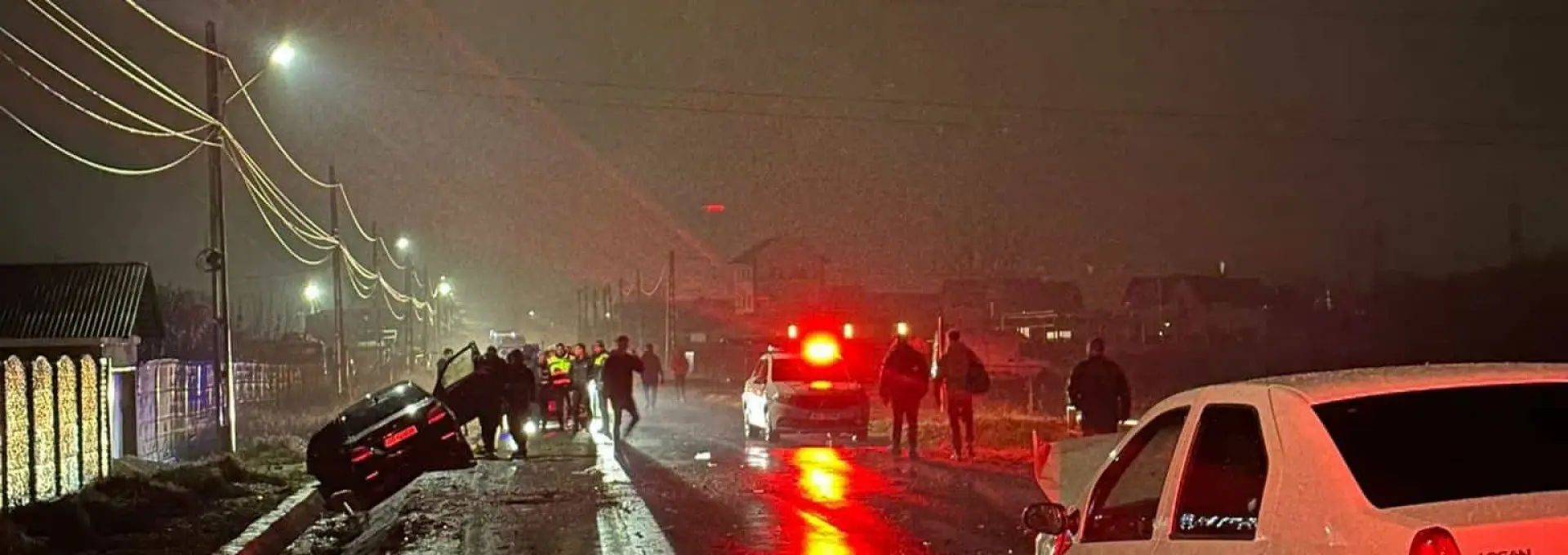 Foto Accident cu două autoturisme implicate, la Curtişoara. Patru persoane rănite