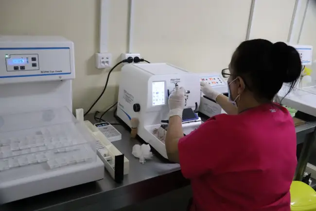 Foto Revoluție medicală la Slatina, unde laboratorul de anatomie patologică a intrat în era digitală pentru a salva vieți prin diagnostice rapide și precise