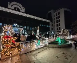 Foto Magia sărbătorilor a cuprins Slatina odată cu aprinderea iluminatului festiv pe platoul Consiliului Județean Olt