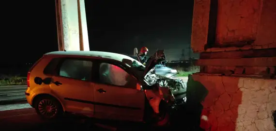 Foto Campanie de donare de sânge pentru tânărul care a intrat cu maşina în totemul de la intrarea în Slatina