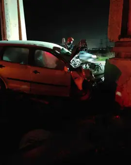 Foto Campanie de donare de sânge pentru tânărul care a intrat cu maşina în totemul de la intrarea în Slatina