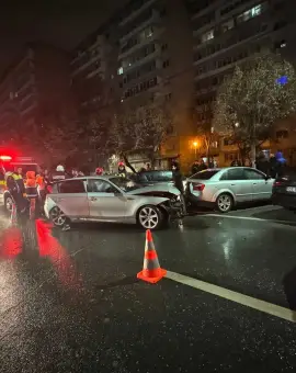 Foto Accident pe strada Primăverii, din Slatina, noaptea trecută. Un tânăr a avariat două maşini parcate