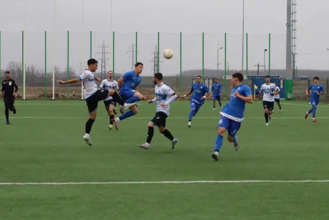 Foto Oltul Curtişoara pierde duelul de pe teren propriu cu LPS Clinceni